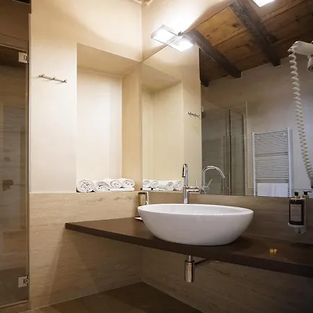 Il Portico - 1711 Luxury Guest house Arlate